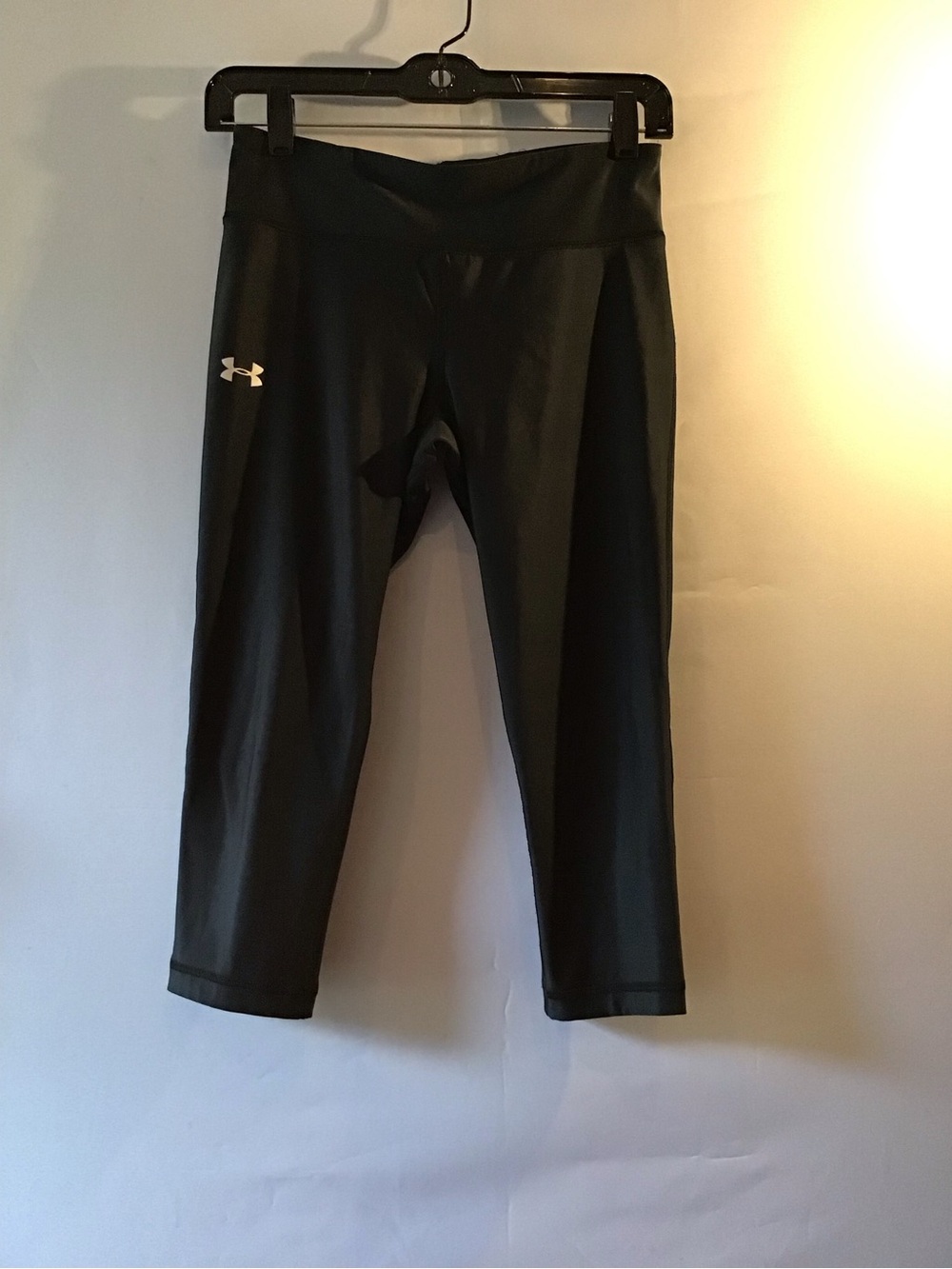 385 Under Armour Black Capri Performance Leggings